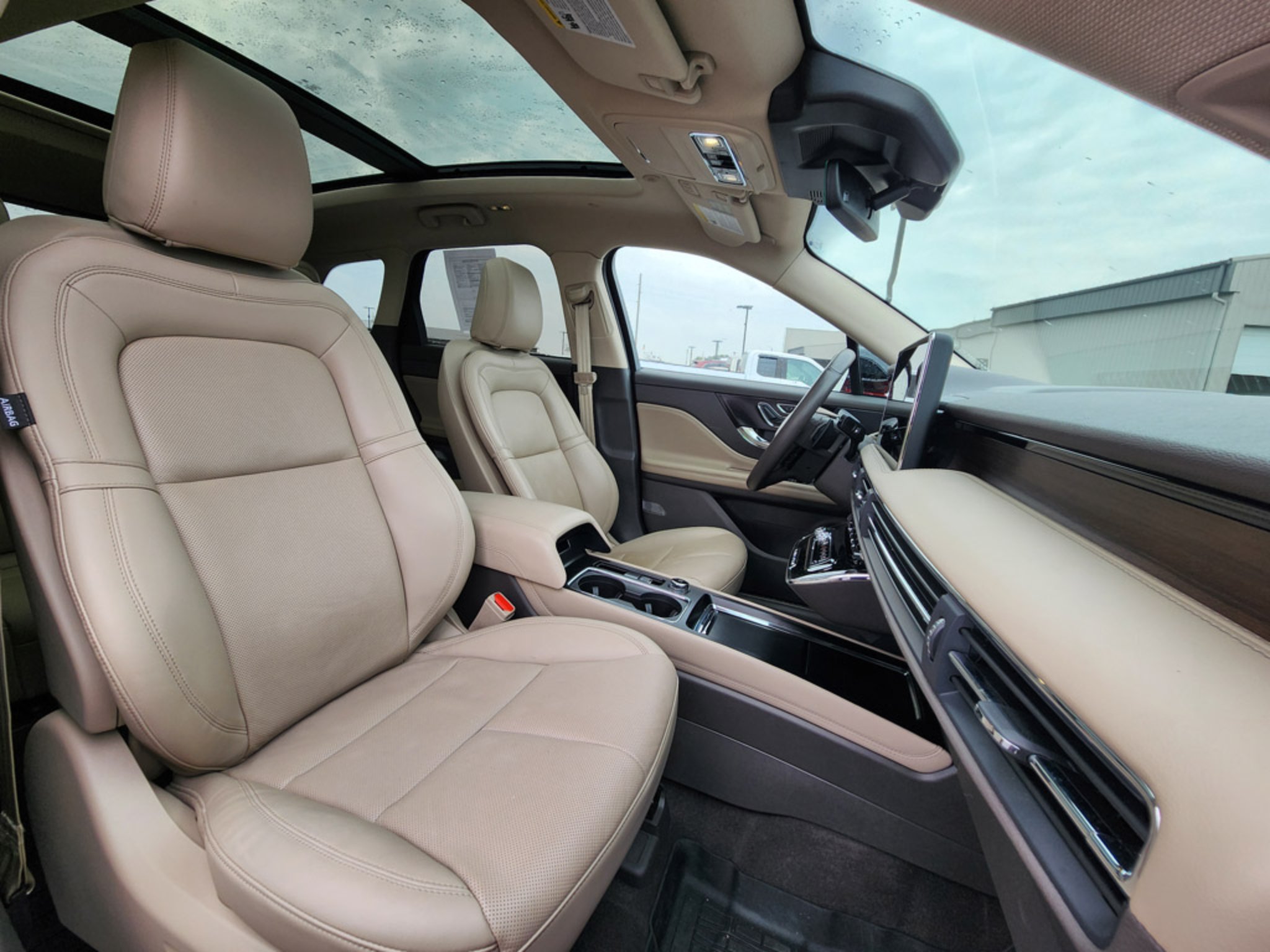Used 2024 Red Carpet Metallic Tinted Clearcoat Lincoln Reserve image 11