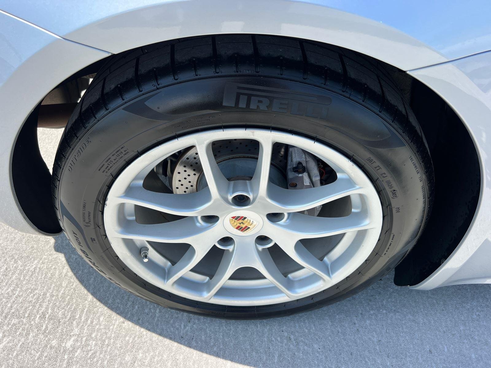 Used 2018 Rhodium Silver Metallic Porsche 718 Cayman image 15