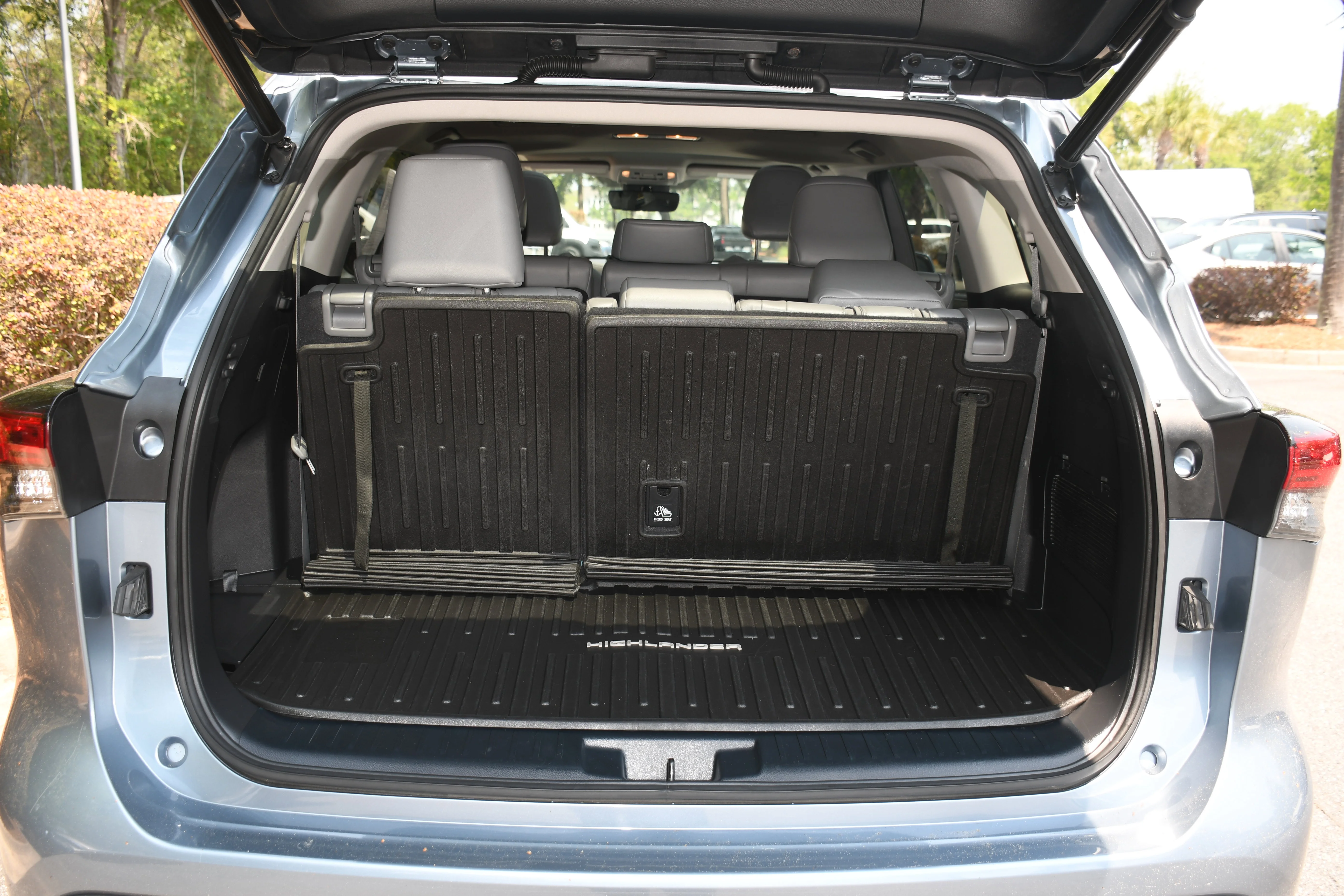 Used 2022  Toyota XLE image 17