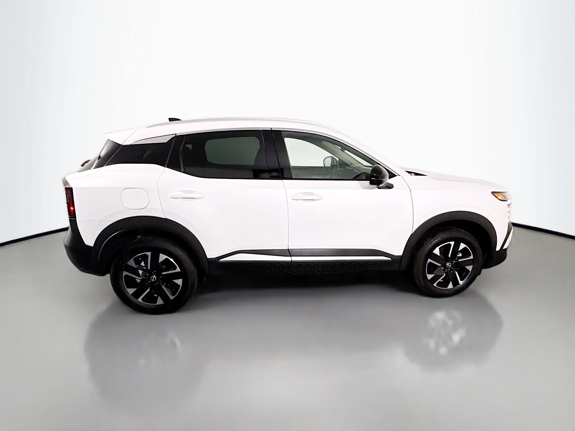 Used 2026 Aspen White Tricoat Nissan SR image 8