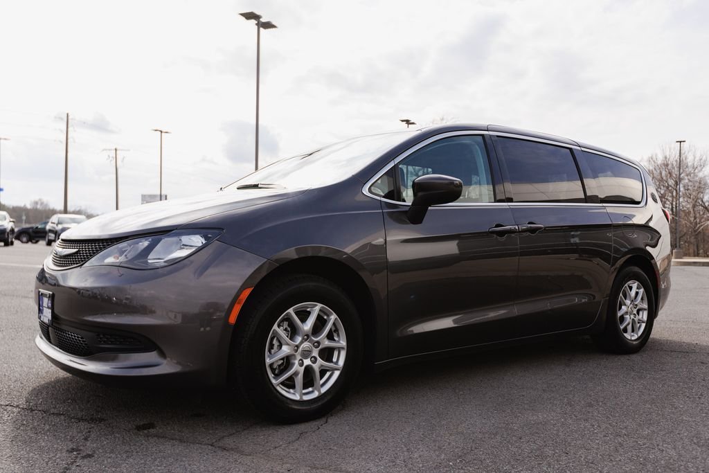 2023 Chrysler Voyager LX - Photo 47