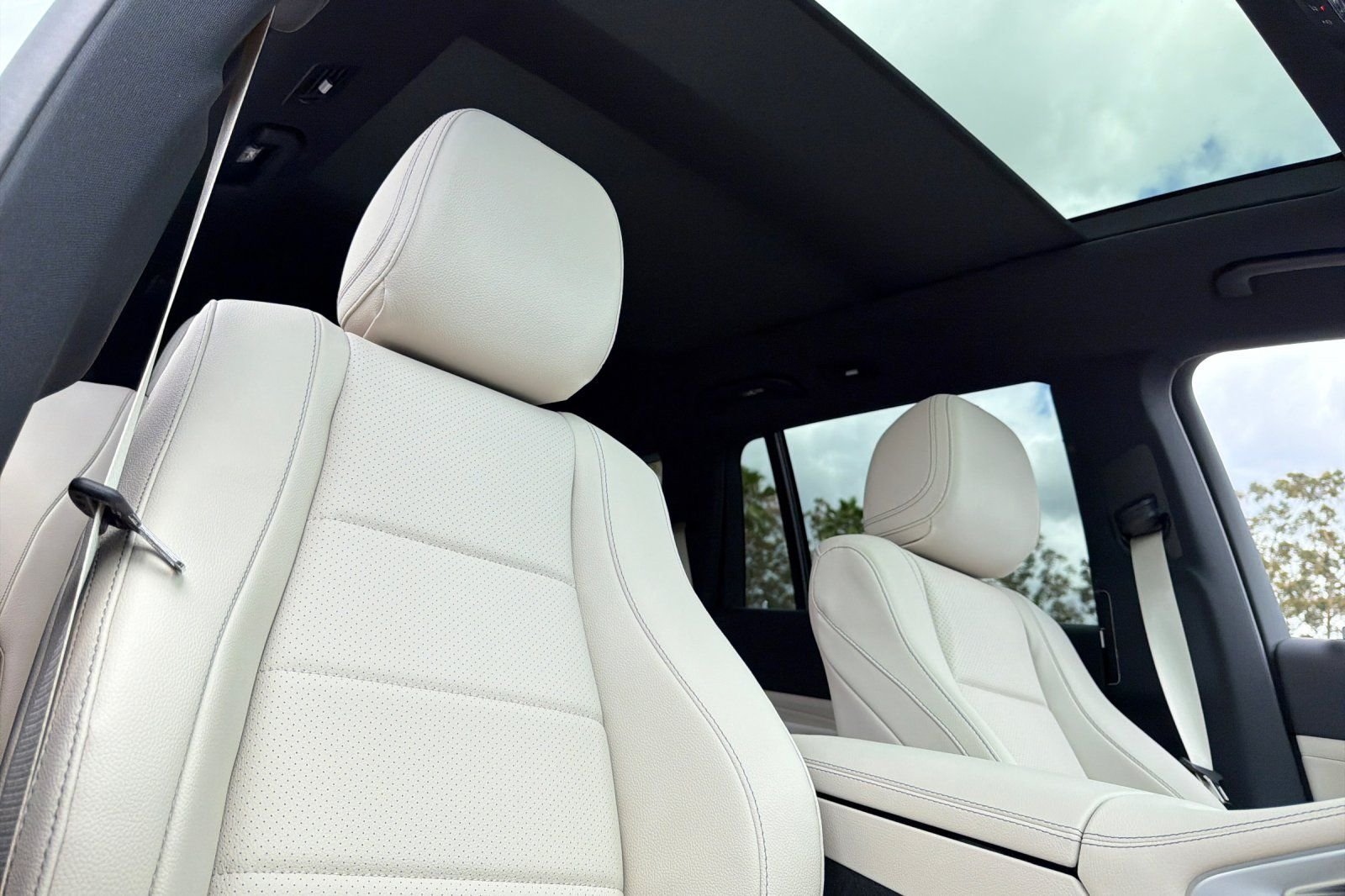 New 2026 Polar White Mercedes-Benz GLS 450 image 34