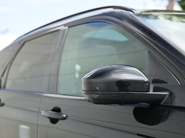 New 2026 Santorini Black Land Rover Landmark image 12