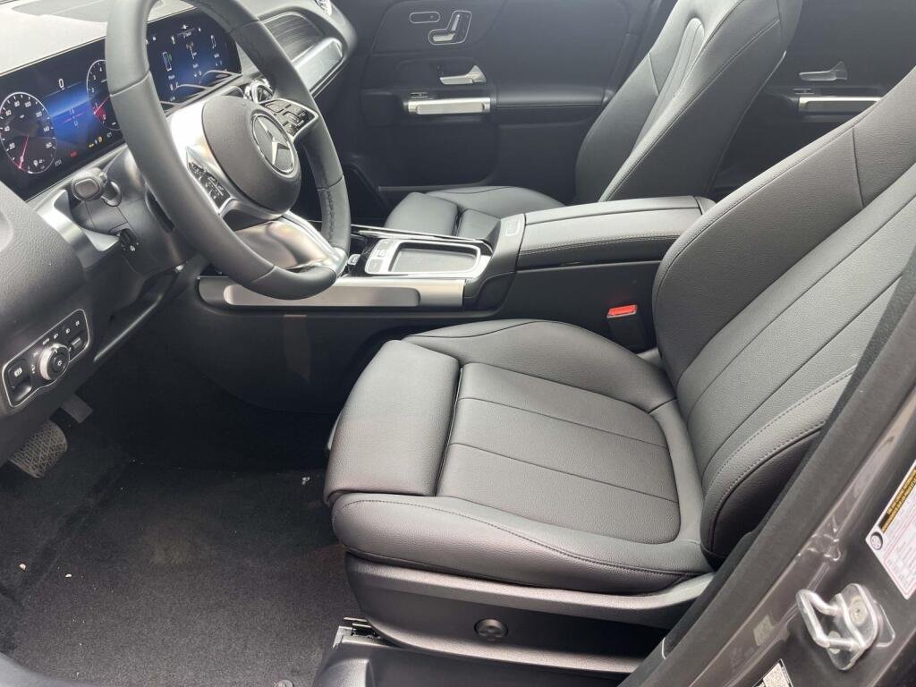 New 2026 Mountain Grey Metallic Mercedes-Benz GLB 250 image 15