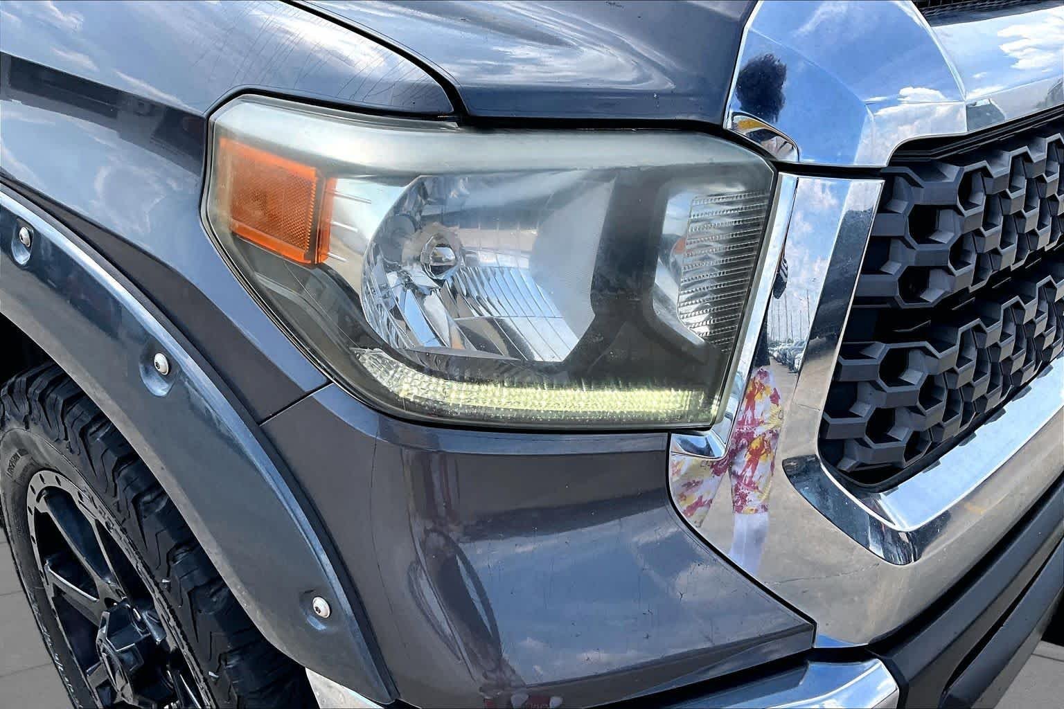 Used 2018 Magnetic Gray Metallic Toyota SR5 image 28