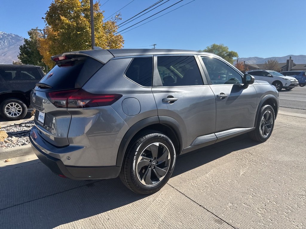 2024 Nissan Rogue SV photo 2