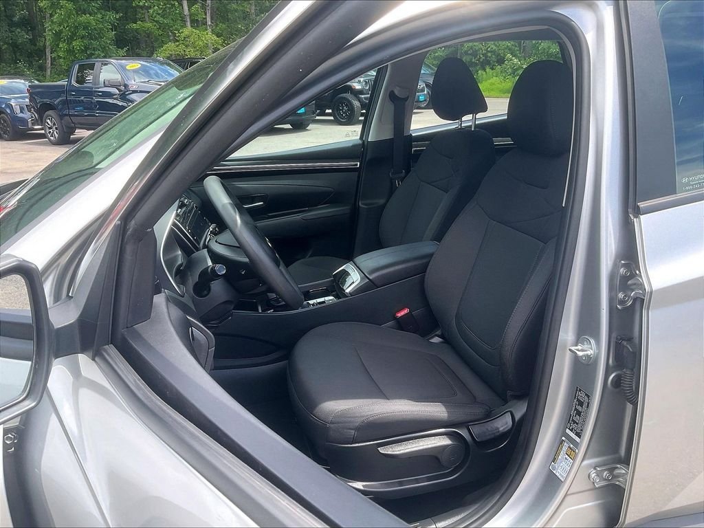 Used 2023 Silver Hyundai SE image 10