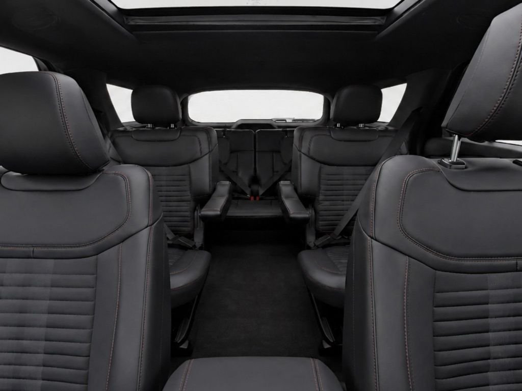 New 2026 Space White Metallic Ford ST-Line image 18