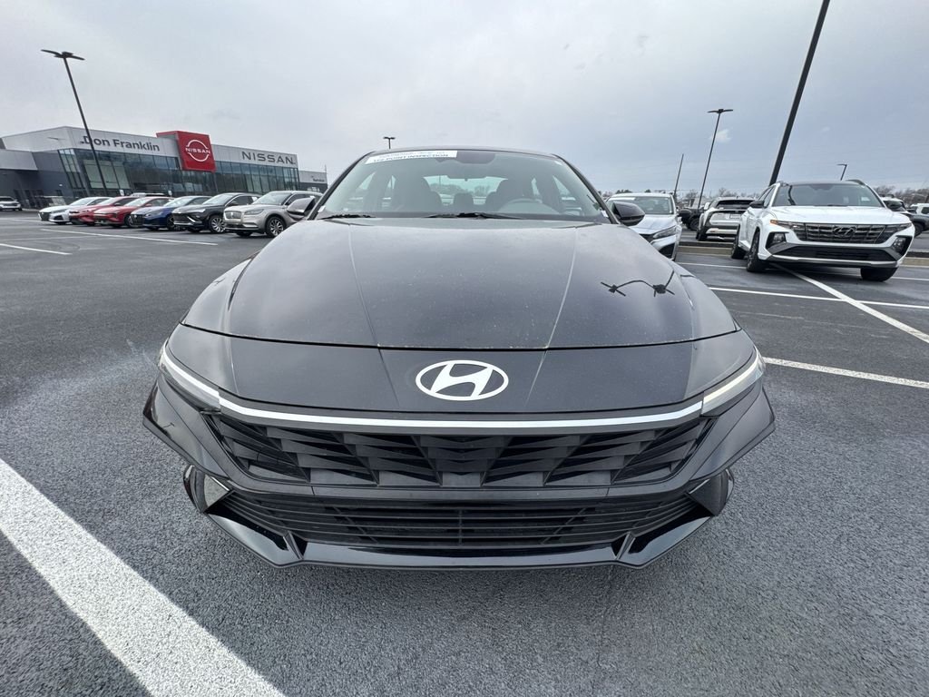 Used 2024 Black Hyundai SE image 25