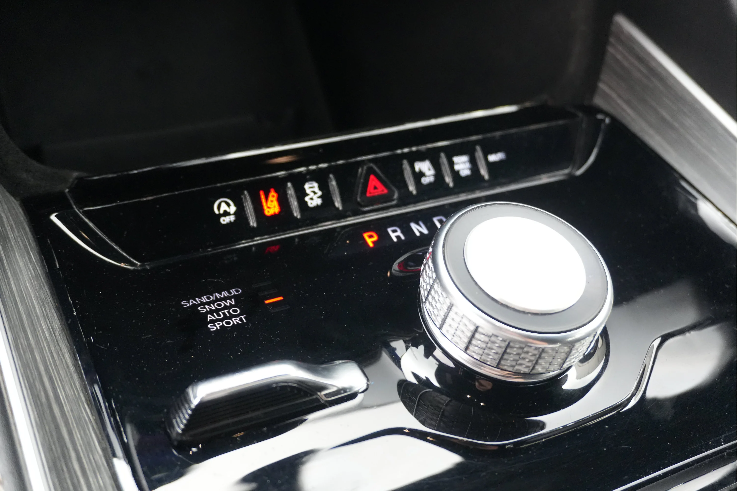 Used 2024 Diamond Black Crystal Pearlcoat Jeep Series II image 33