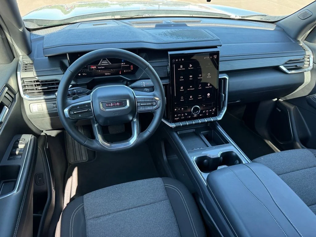 Used 2025 Silver GMC Elevation image 16