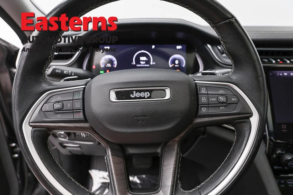Used 2022 Gray Jeep Limited image 10