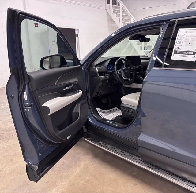 Used 2025 White Toyota XLE image 22