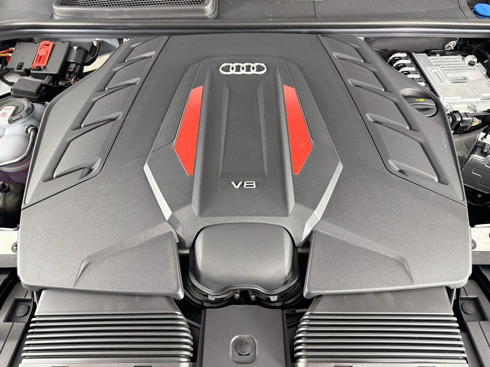 New 2026 White Audi 4.0T Premium Plus image 32