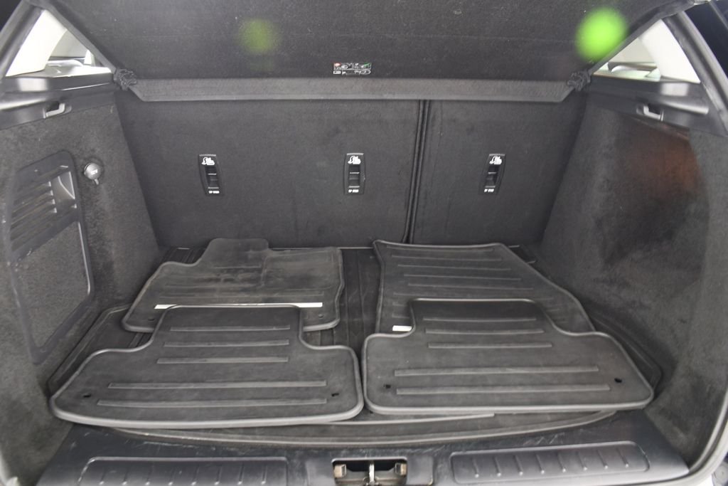Used 2018 Narvik Black Land Rover SE image 24