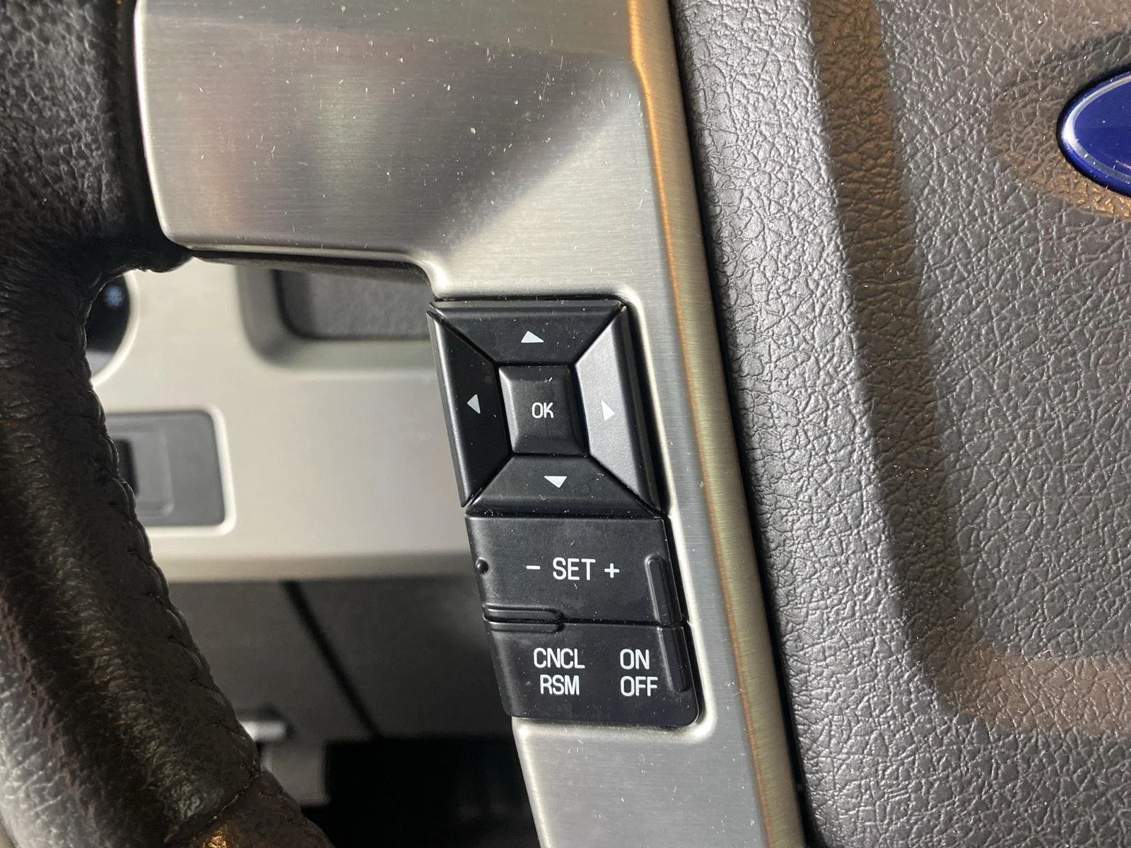 Used 2014 White Platinum Metallic Tri-Coat Ford  image 25