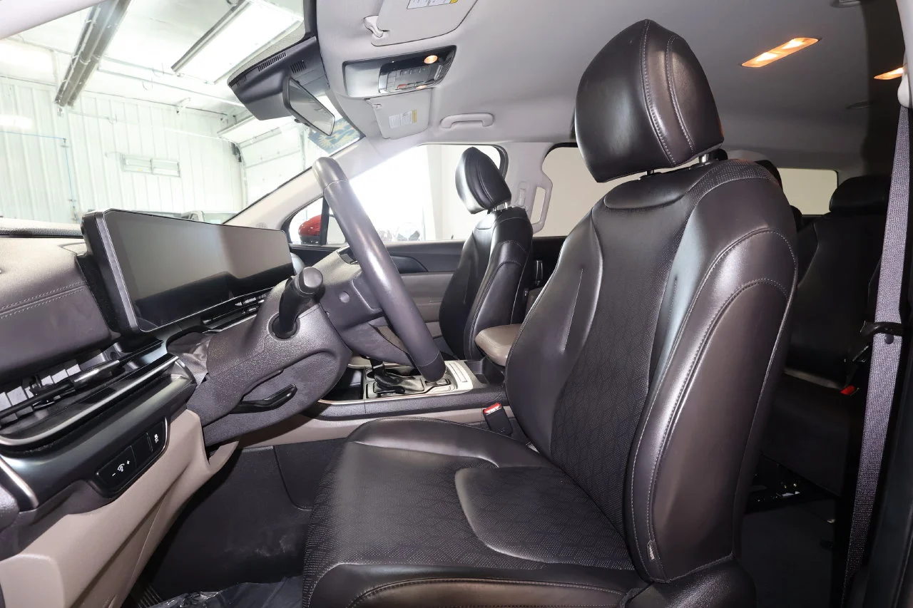 Used 2025 Red Kia LXS image 21