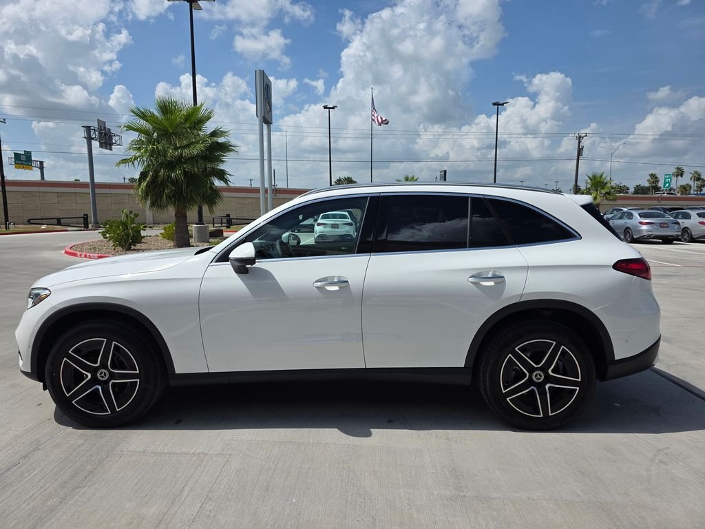 New 2026 Polar White Mercedes-Benz GLC 300 image 4