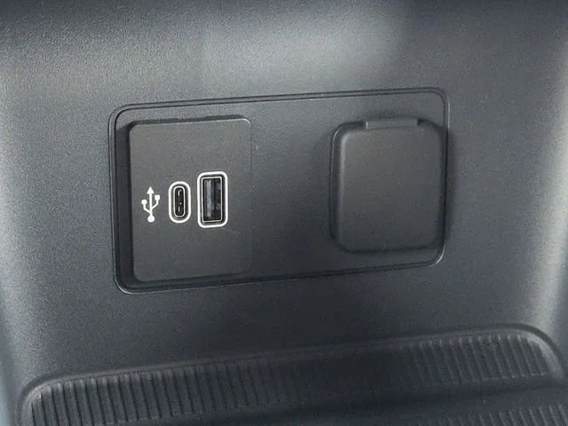 New 2026 Star White Metallic Tri-Coat Ford Platinum™ image 23