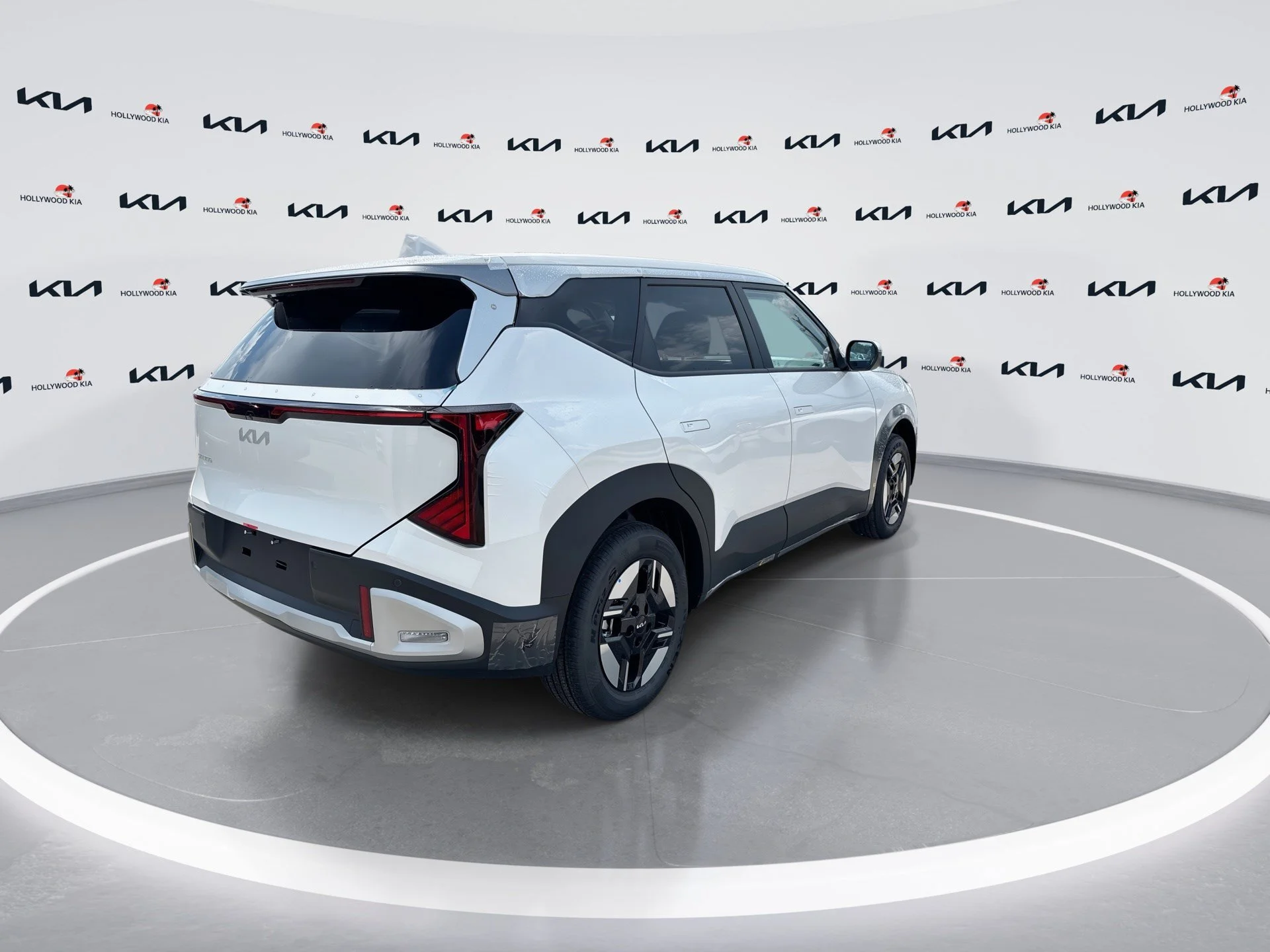 New 2027 Snow White Pearl Kia LX image 8