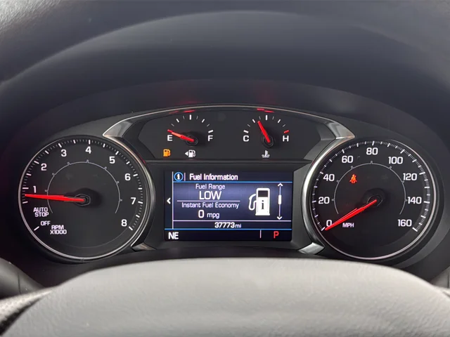 Used 2023 White GMC SLE image 23