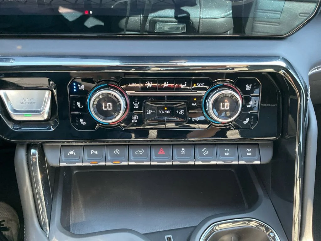 Used 2024 White GMC AT4X image 21