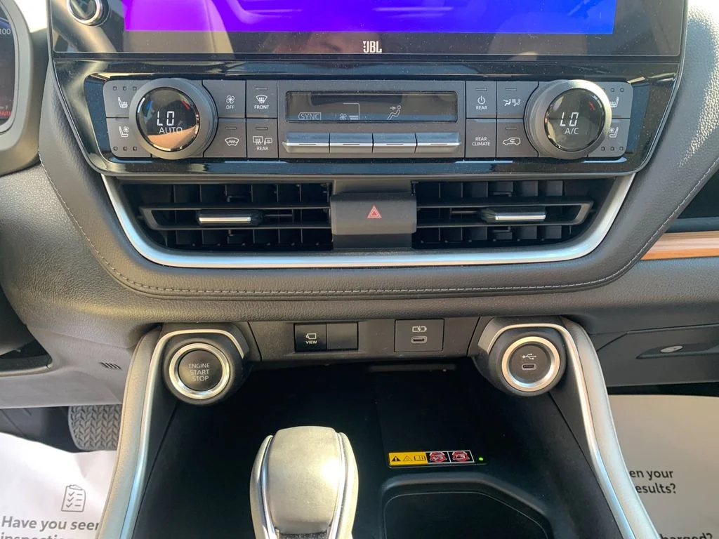 Used 2025  Toyota Platinum image 26