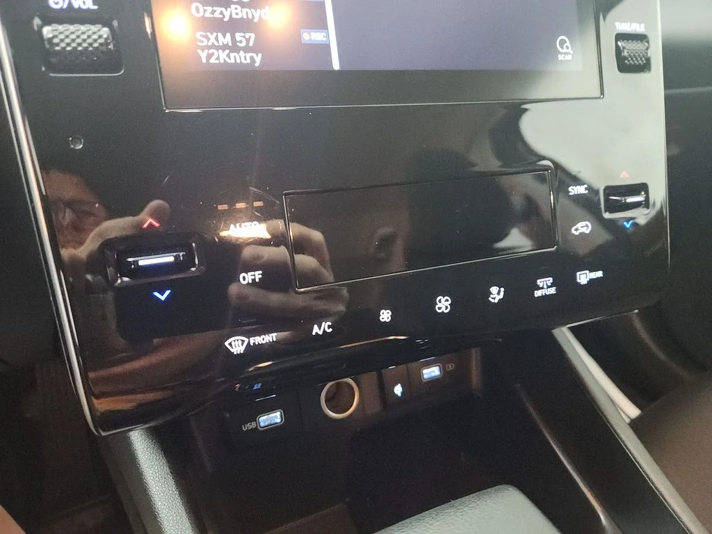 Used 2024 Silver Hyundai SEL image 22