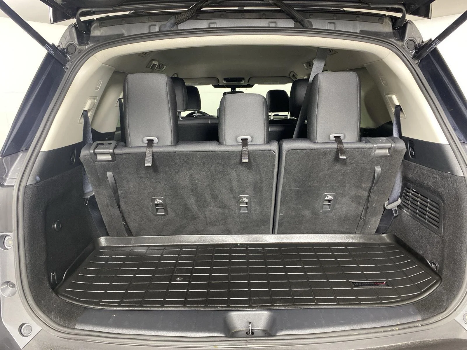 Used 2022 Gun Metallic Nissan SV image 25
