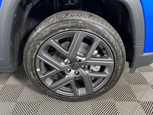 New 2026 Hydro Blue Pearl-Coat Exterior Paint Jeep Limited image 4