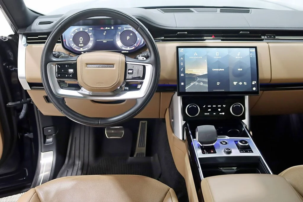 Used 2023  Land Rover SE image 14