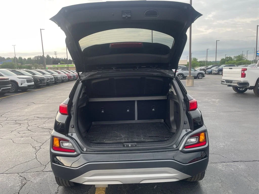 Used 2018 Ultra Black Hyundai Limited image 22