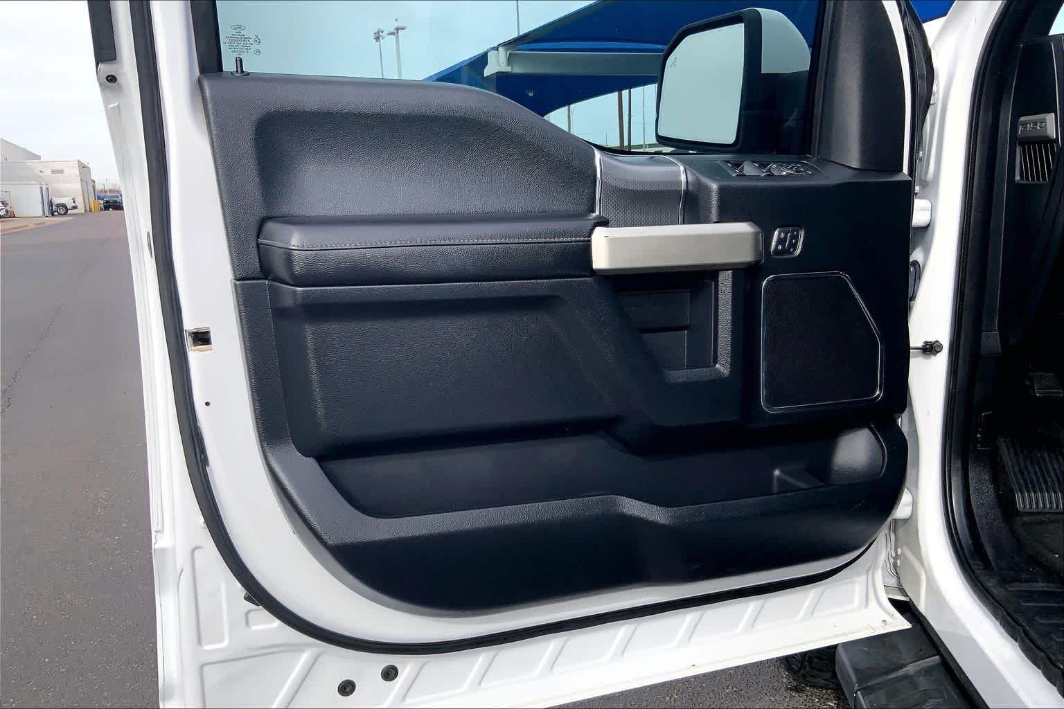 Used 2017 Oxford White Ford Lariat image 21
