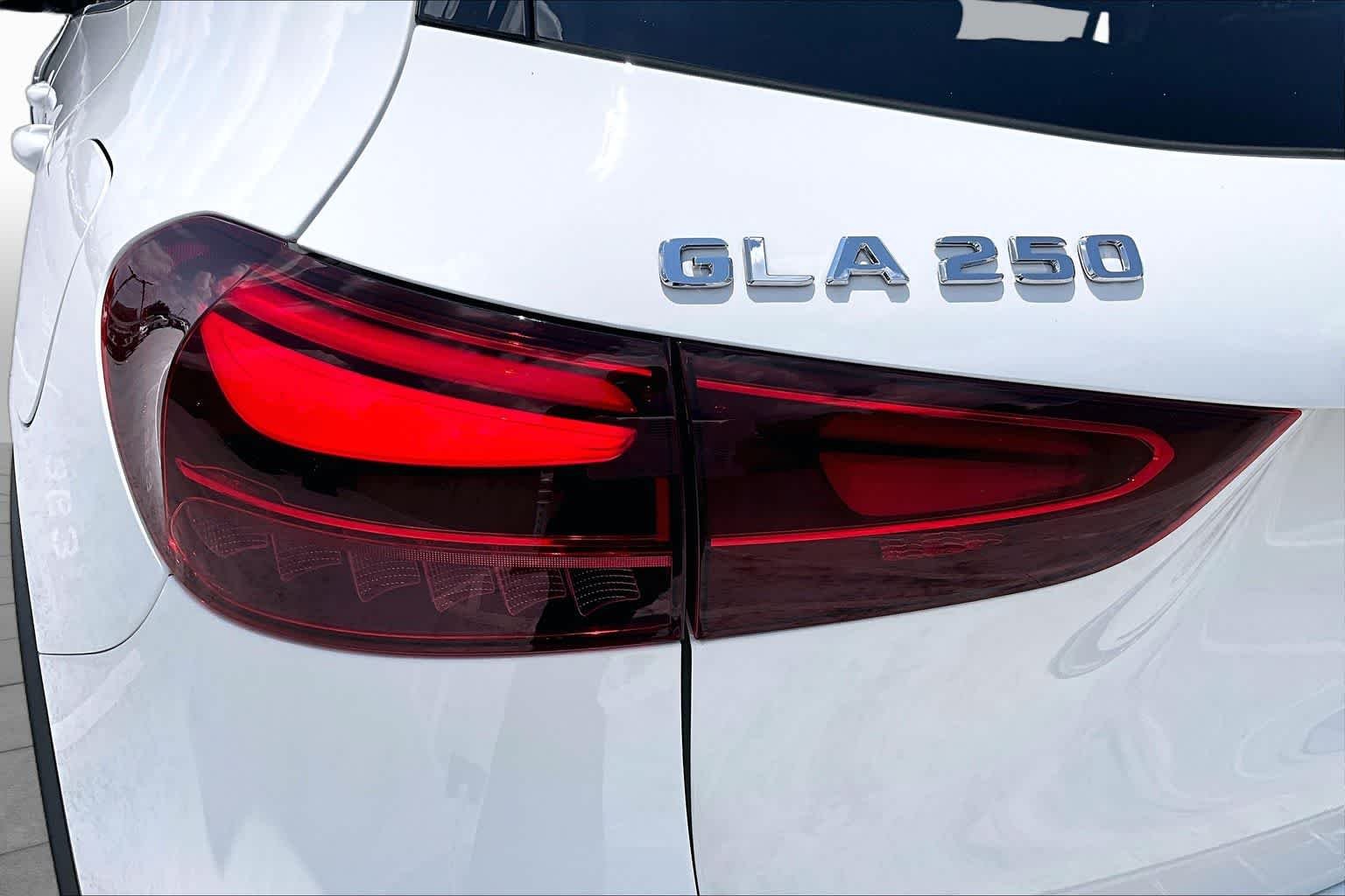 Used 2026 Polar White Mercedes-Benz GLA 250 image 29