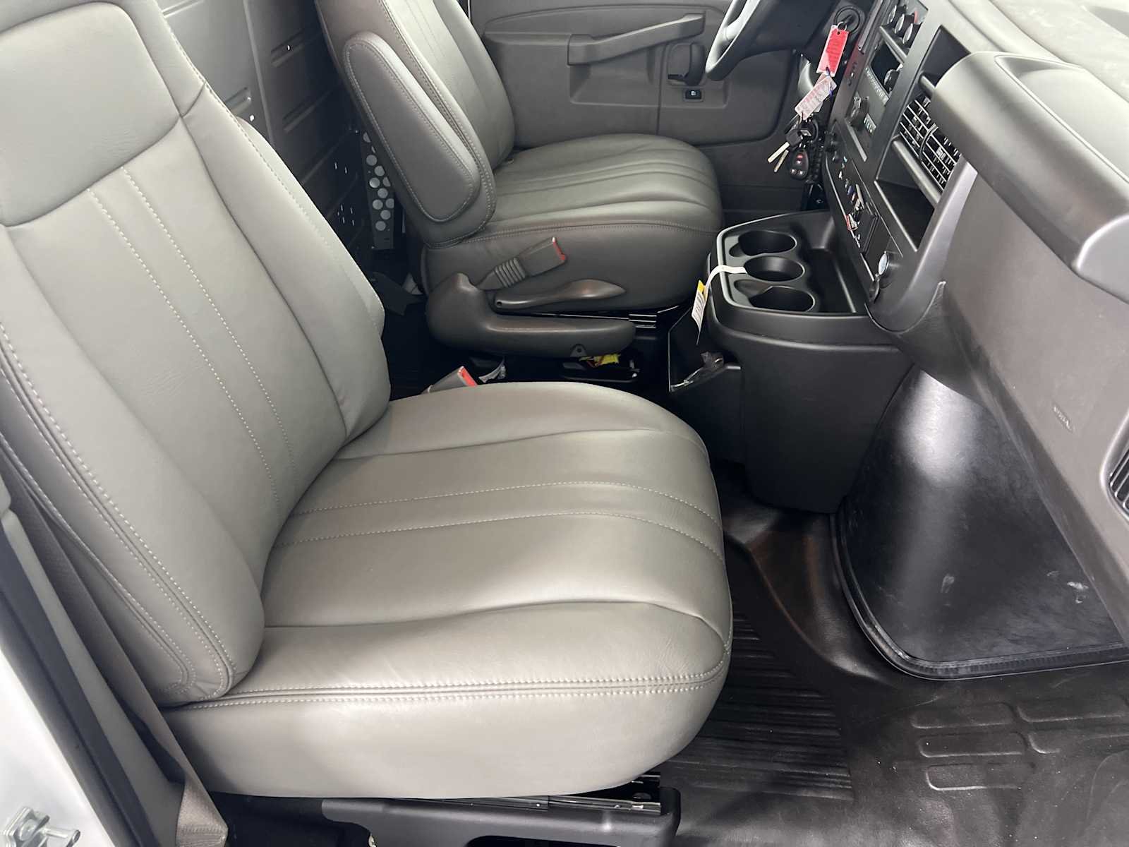 2025 GMC Savana Cargo Work Van - Photo 11