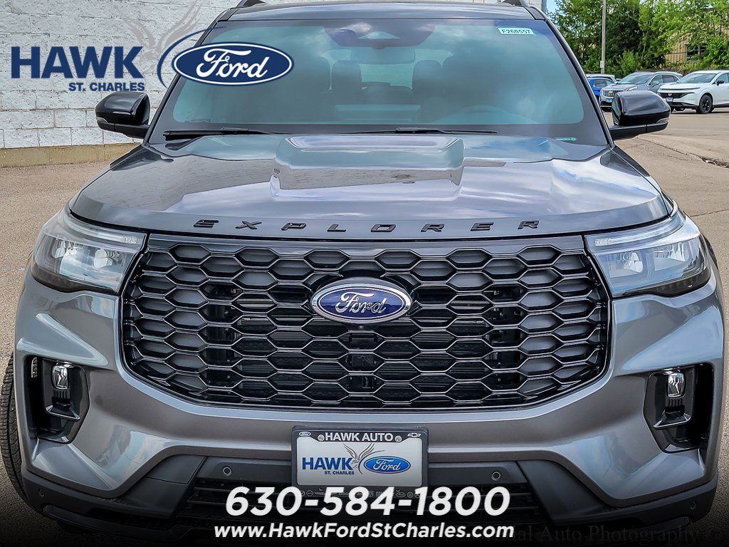 New 2026 Carbonized Gray Metallic Ford ST-Line image 4