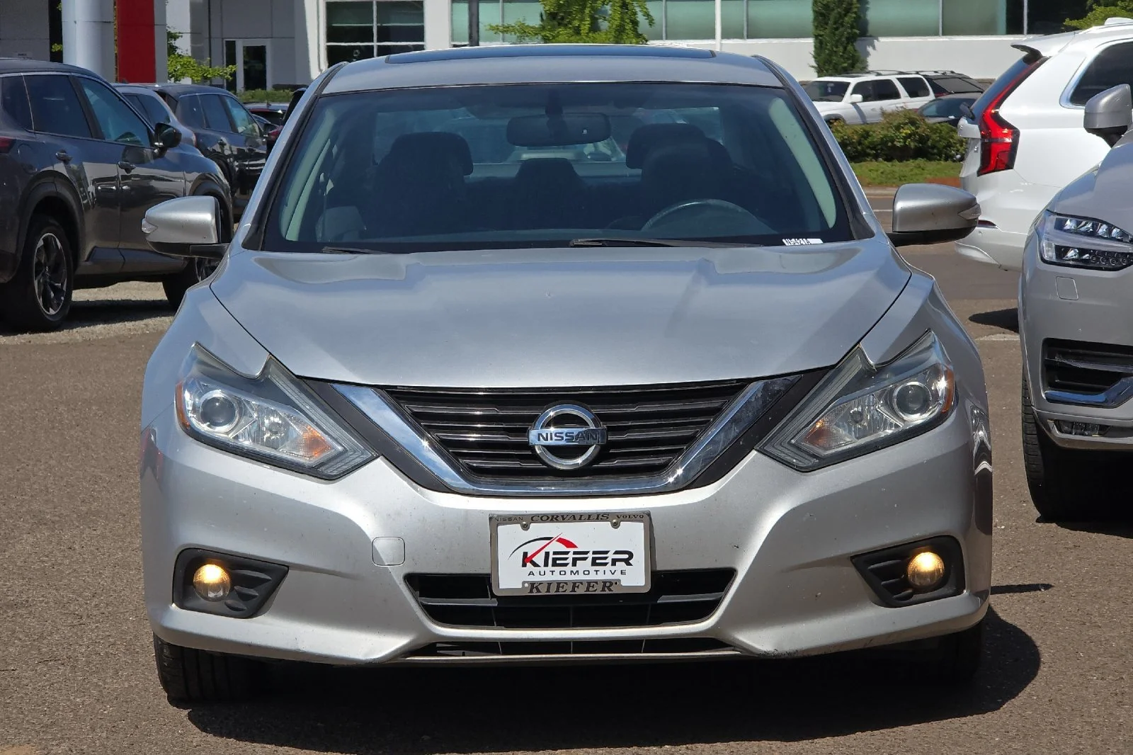 Used 2016 Brilliant Silver Nissan 2.5 SL image 6
