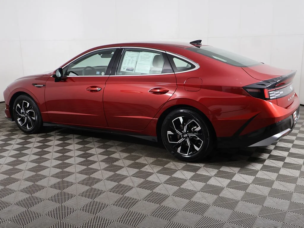 Used 2025 Red Hyundai SEL image 12