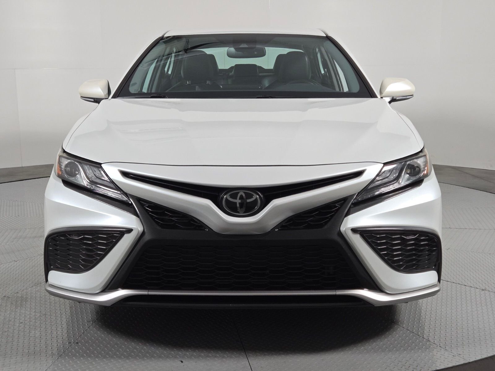 Used 2022 Pearl Toyota XSE image 8