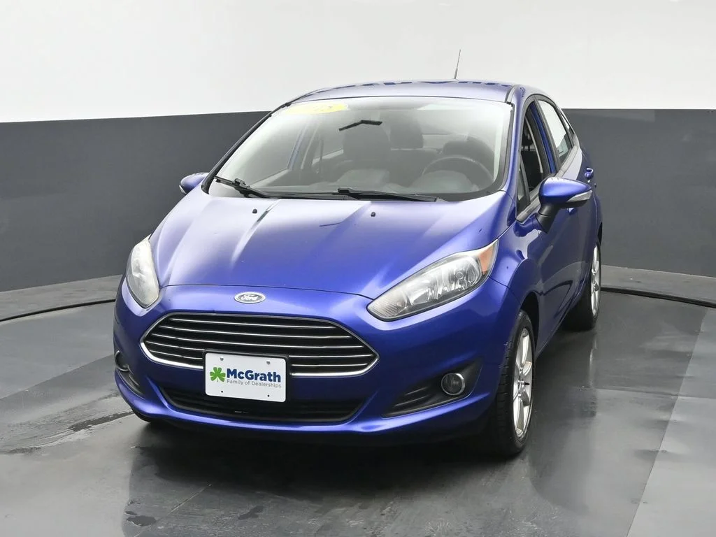 Used 2015 Blue Ford SE image 21