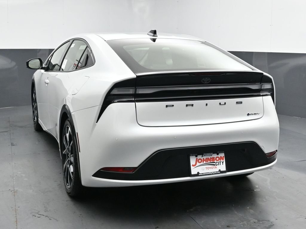 New 2026 Wind Chill Pearl <sup>1</sup> Toyota  XSE image 6