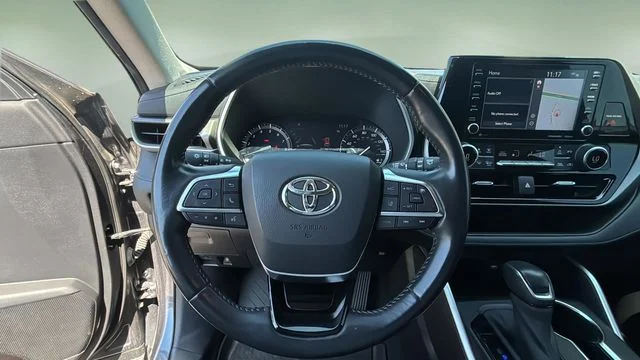 Used 2020 Gray Toyota XLE image 11