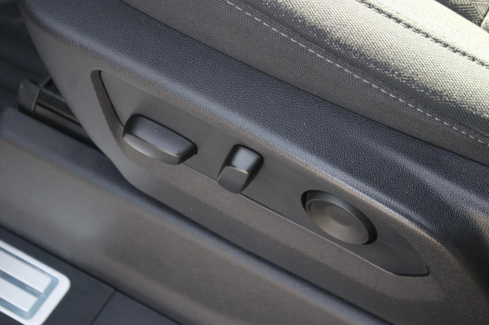 Used 2024 Summit White Chevrolet RST image 19