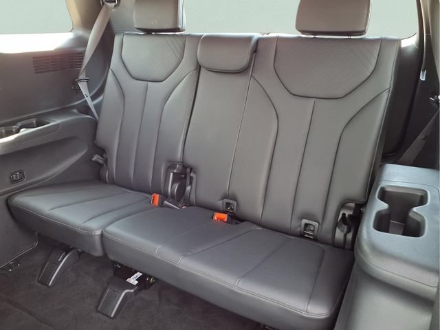 Used 2025  Hyundai SEL image 18