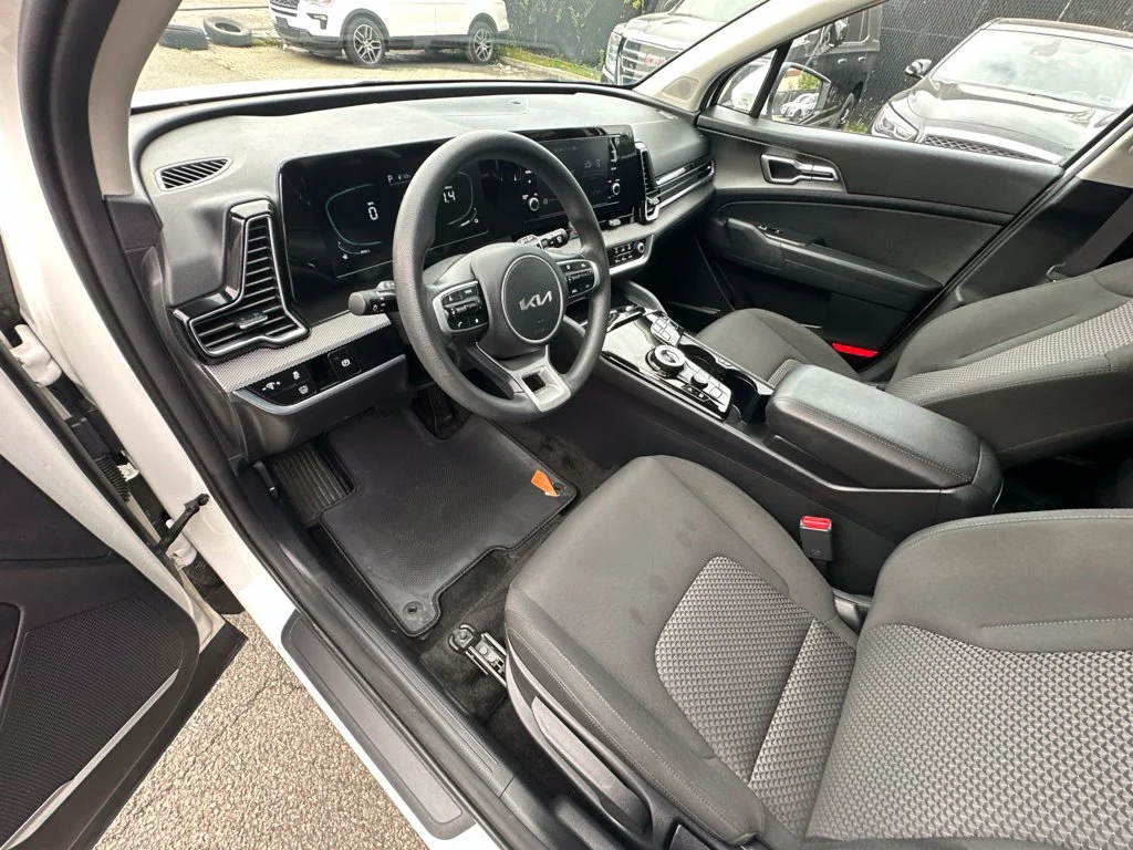 Used 2023 White Kia LX image 9