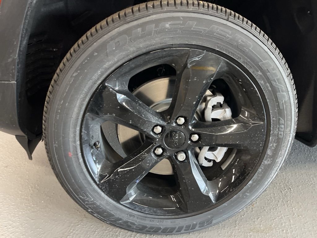 New 2025 Silver Zynith Exterior Paint Jeep Altitude X image 12
