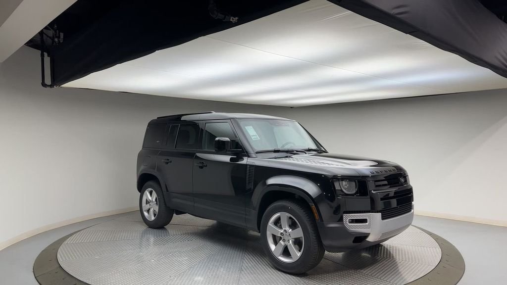 Used 2024 Santorini Black Metallic Land Rover S image 2