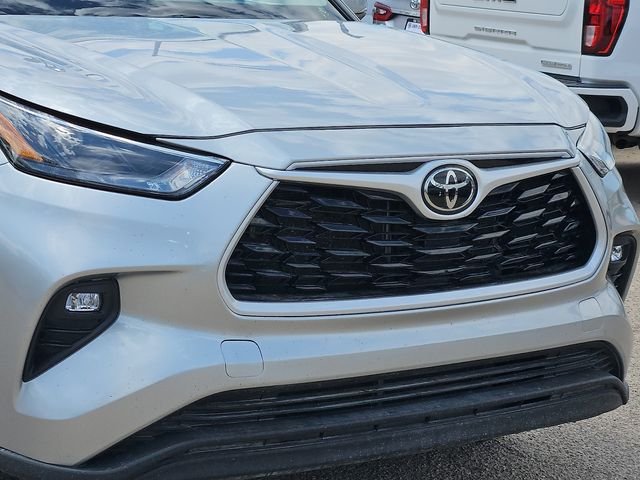 Used 2024 Silver Toyota LE image 7