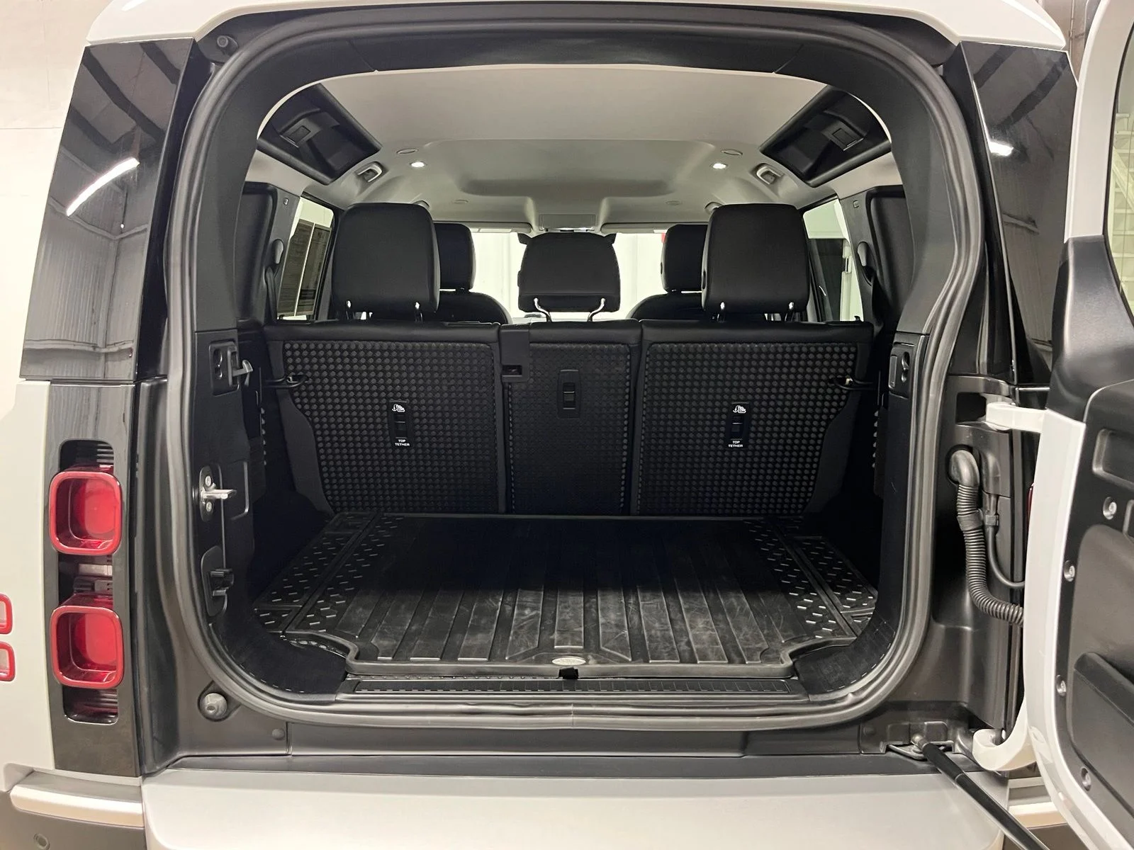 Used 2022  Land Rover S image 24