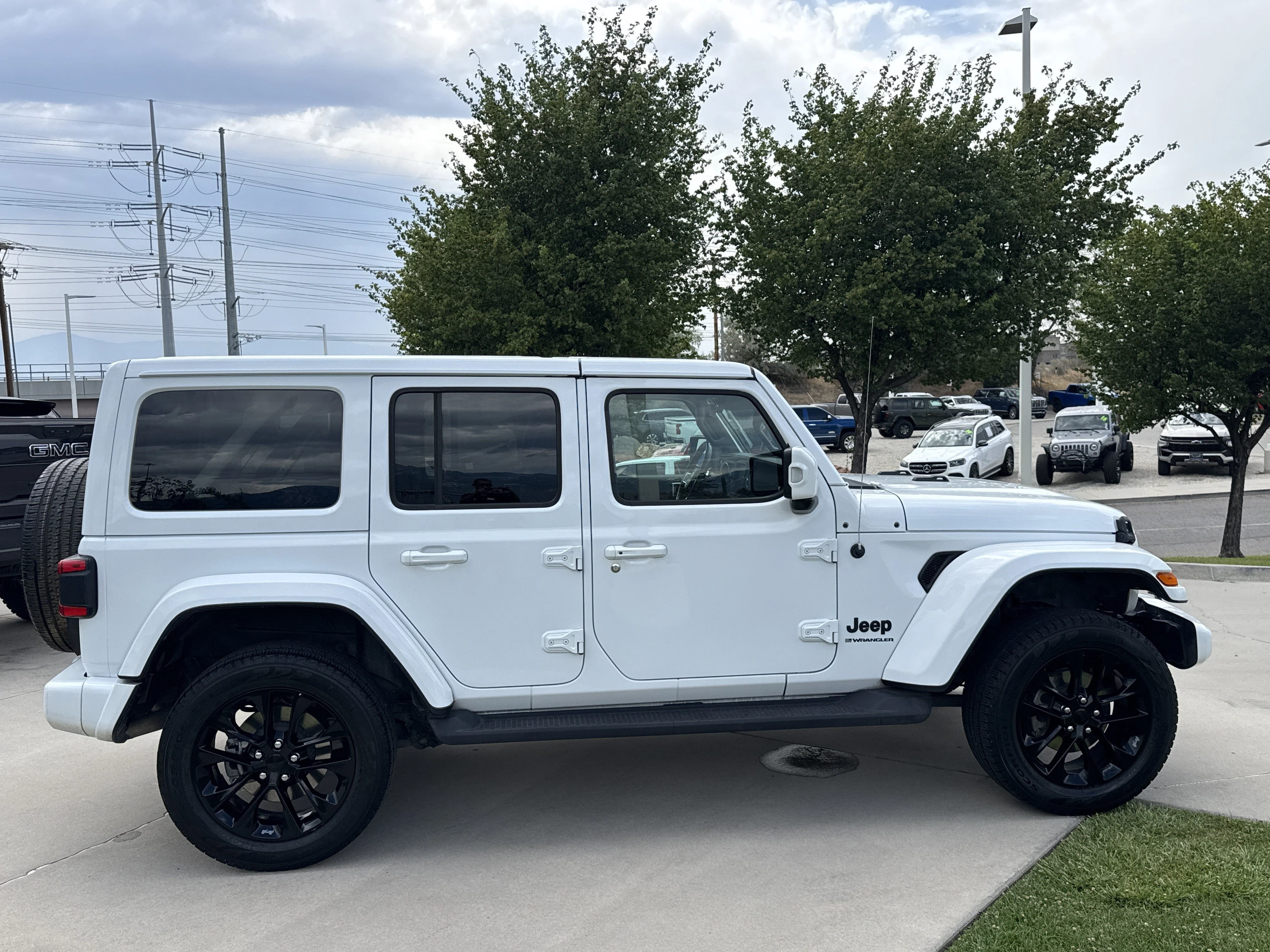 Used 2023 Bright White Clearcoat Jeep High Altitude image 7